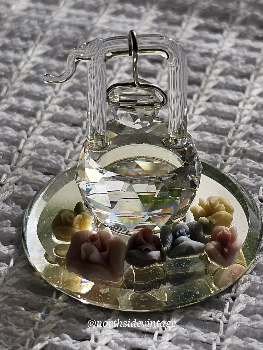Minature Crystal Decorative  Wishing Well - Clear with Porcelin Flowers